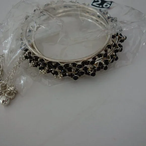 Beautiful 4 Bracelet Diameter 2.5" White Metal & Black Color Beads Vintage - Picture 9 of 16